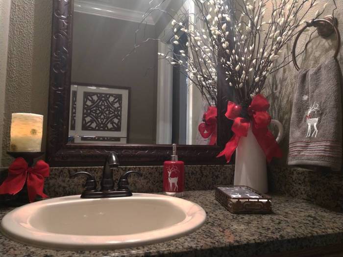 Christmas bathroom wall decor