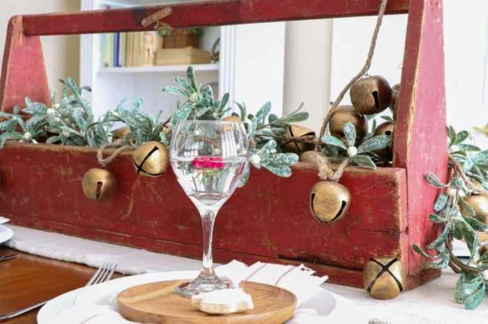 Farmhouse table christmas decor