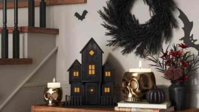 Halloween entry table decor