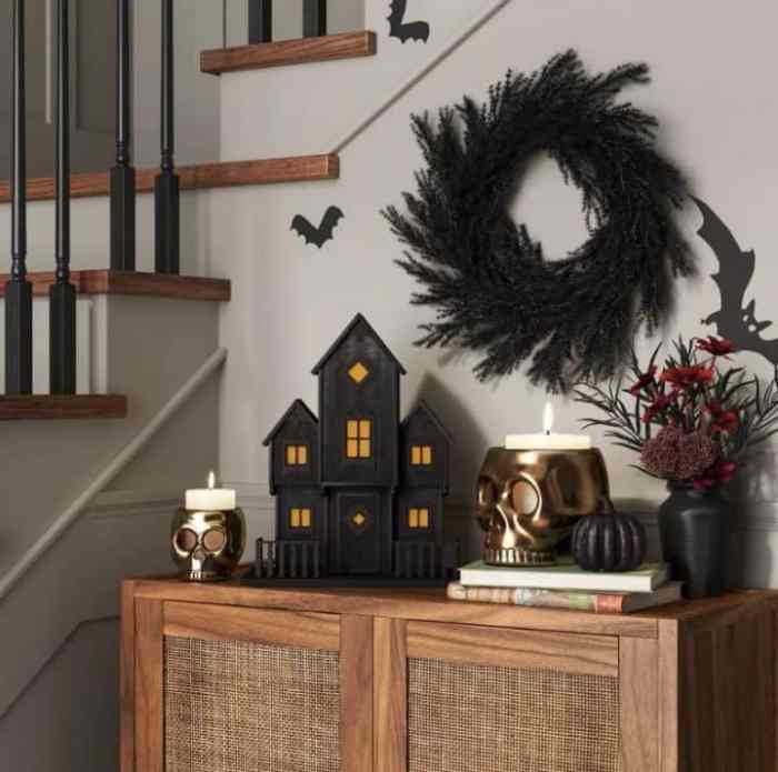 Halloween entry table decor