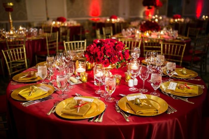 Red and white wedding decor for tables