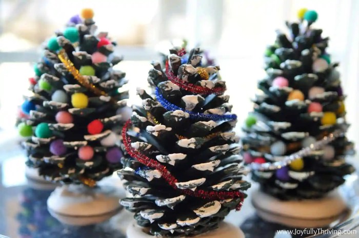 Pine cone table decor