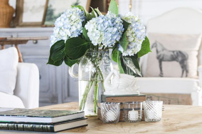 Summer coffee table decor