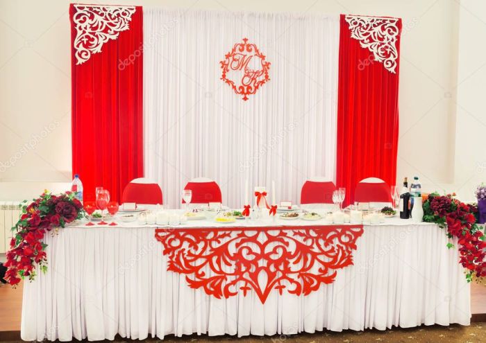 Red and white wedding decor for tables