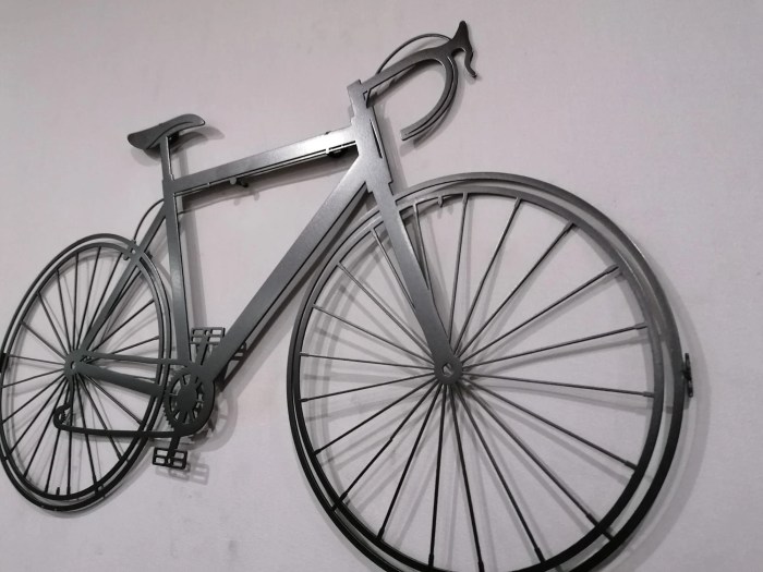 Metal bicycle wall decor