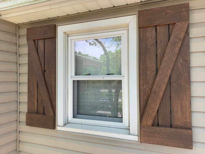 Shutter window wall decor