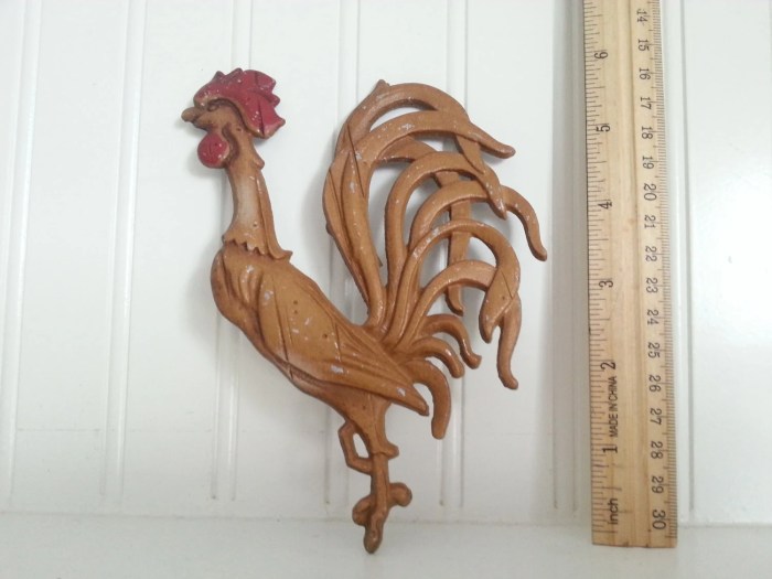 Metal rooster wall decor