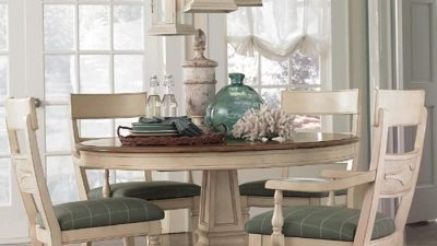 Small round dining table decor ideas