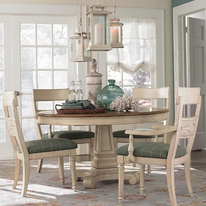 Small round dining table decor ideas