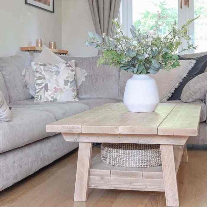 Spring coffee table decor